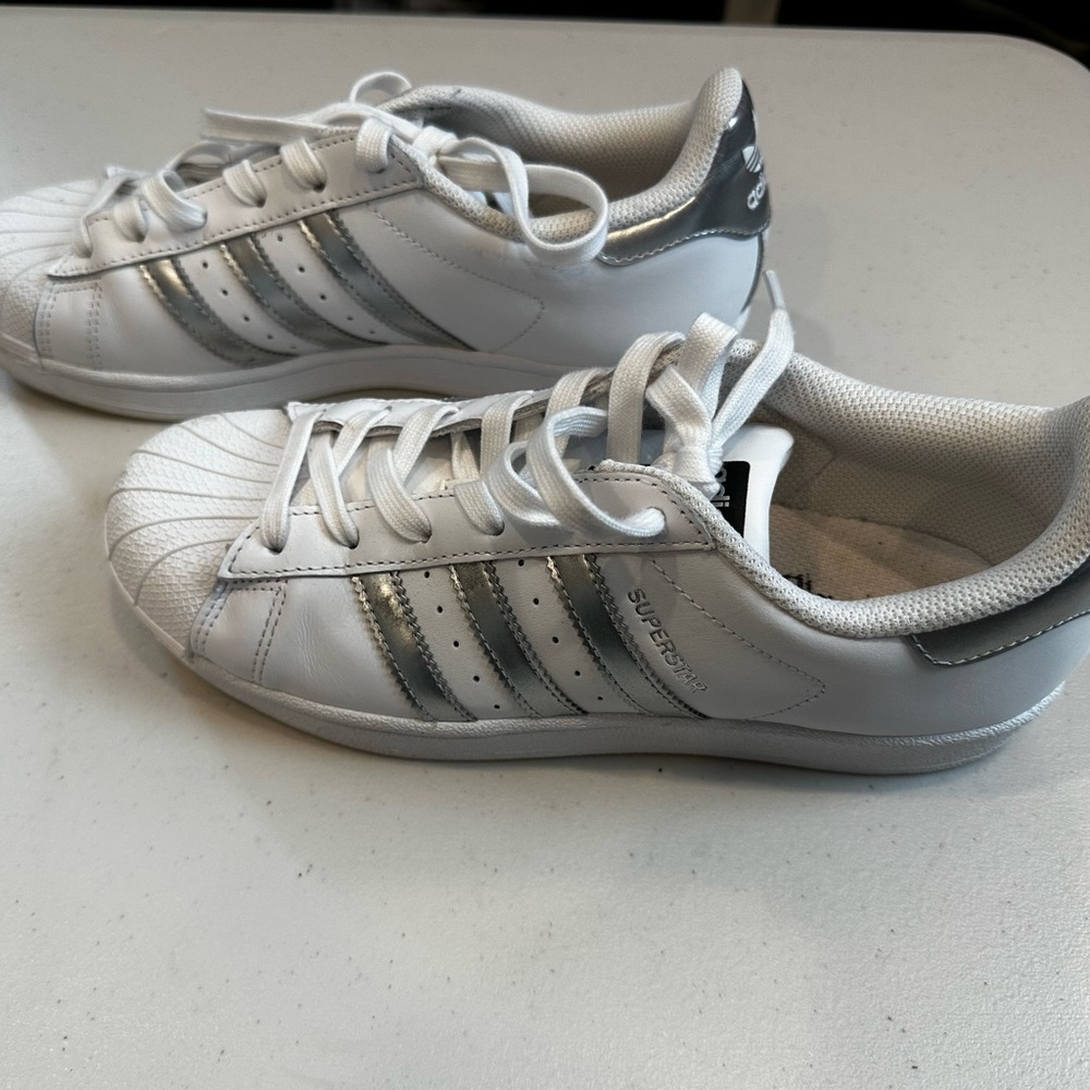 ADIDAS Superstar Sneaker Classic Casual Shoe Unisex White Silver Bands